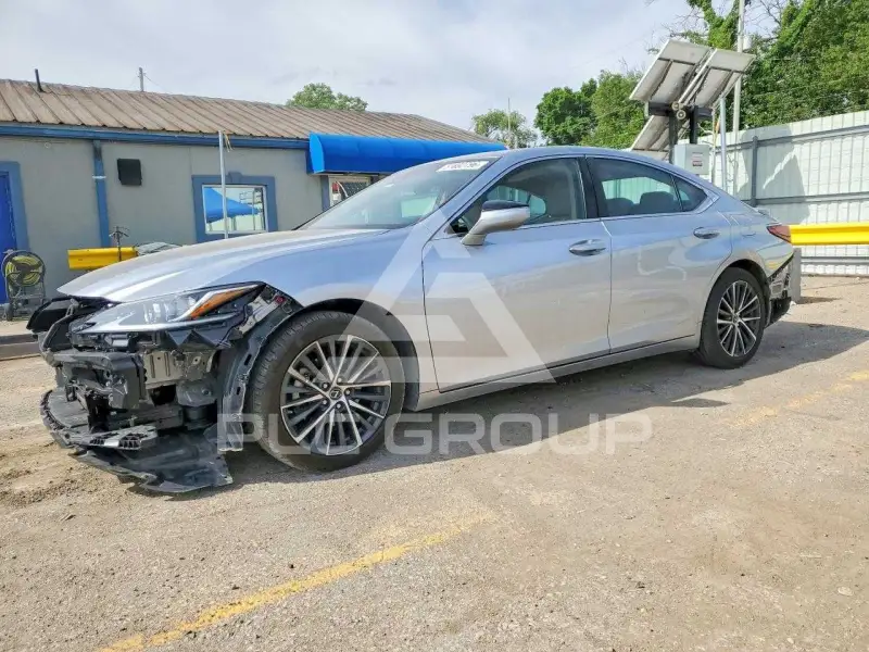 2024 Lexus ES300 photo