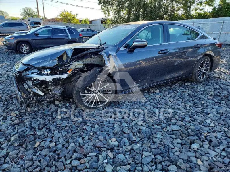 2024 Lexus ES350 photo