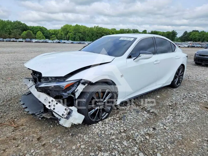 2024 Lexus IS photo