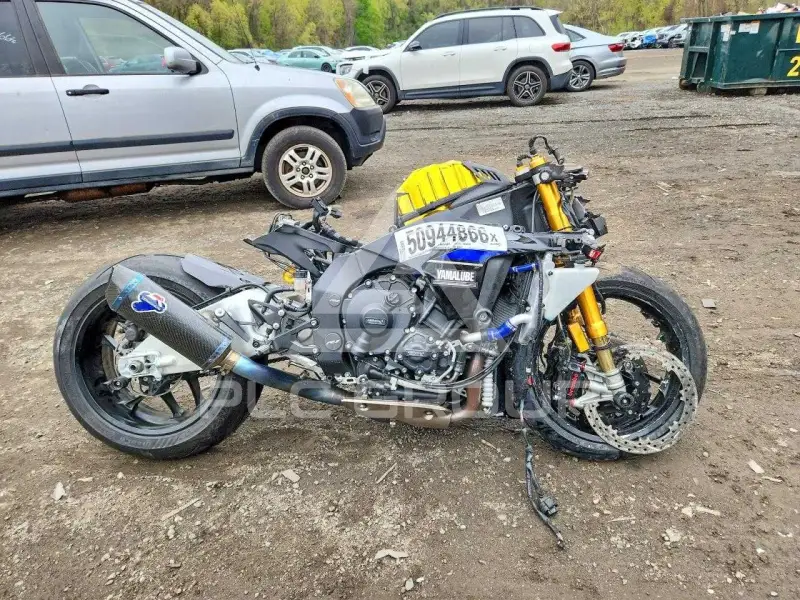 2024 Yamaha YZFR1 photo