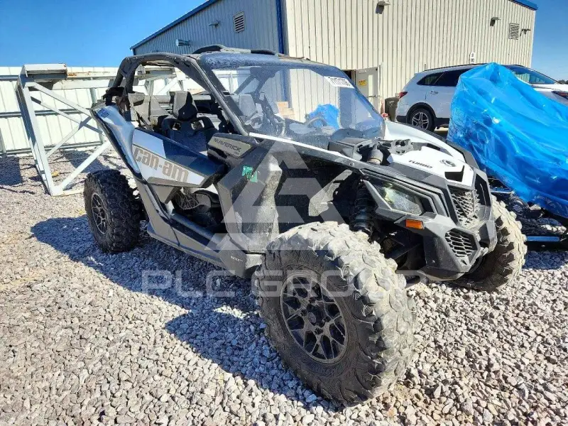 2024 Can-AM Sidebyside фото