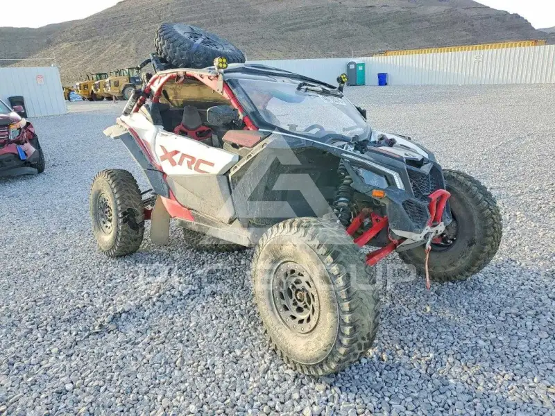 2024 Can-AM Sidebyside фото