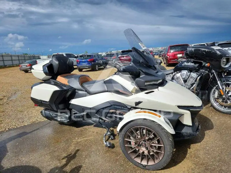 2024 Can-AM SPYDER photo