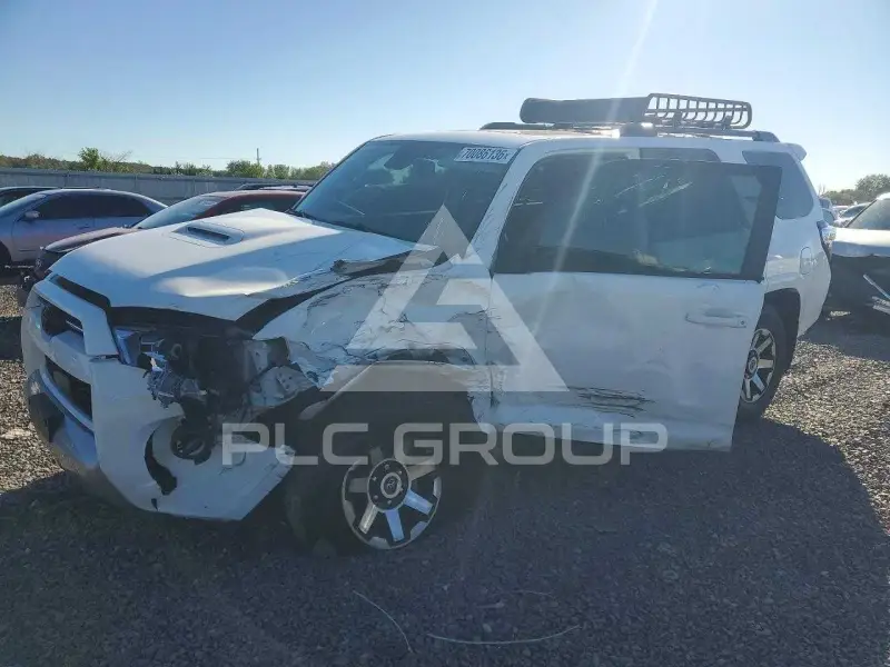 2024 Toyota 4 RUNNER photo