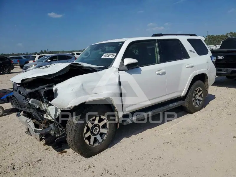 2024 Toyota 4 RUNNER photo