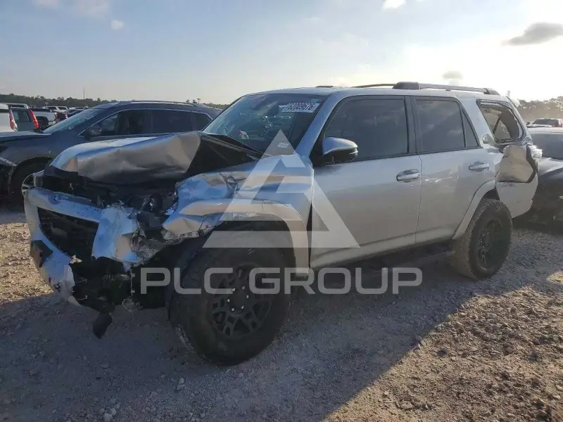 2024 Toyota 4 RUNNER photo