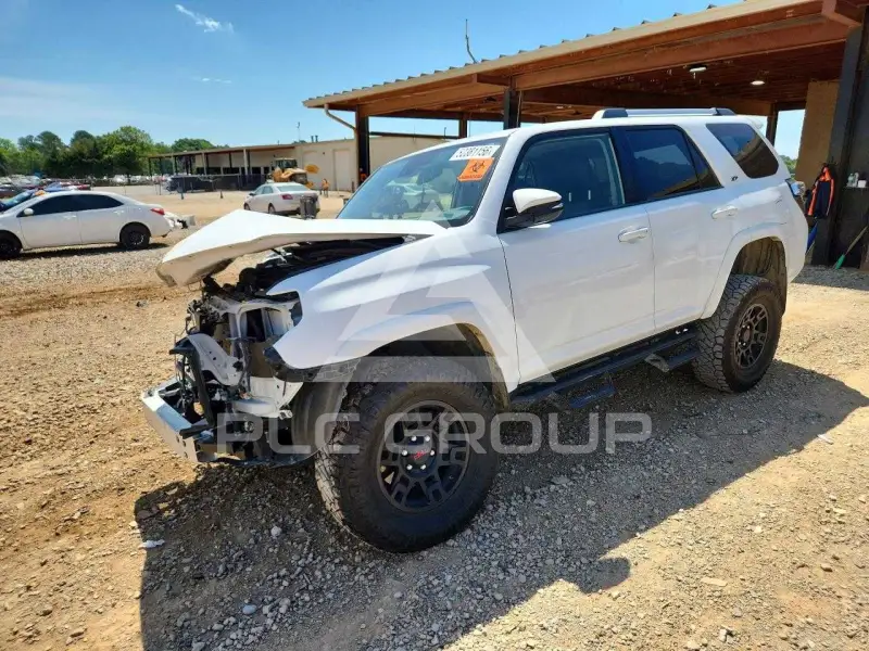 2024 Toyota 4 RUNNER photo