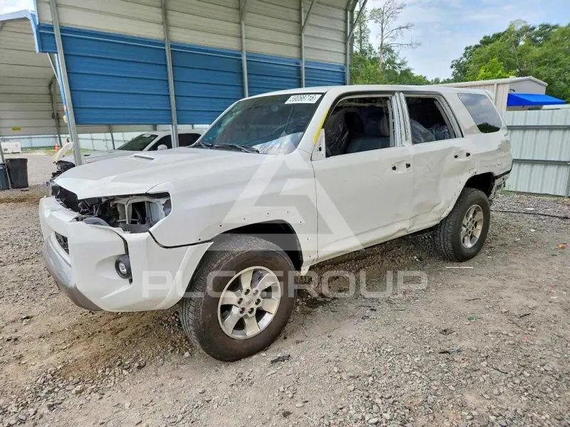 2024 Toyota 4 RUNNER photo