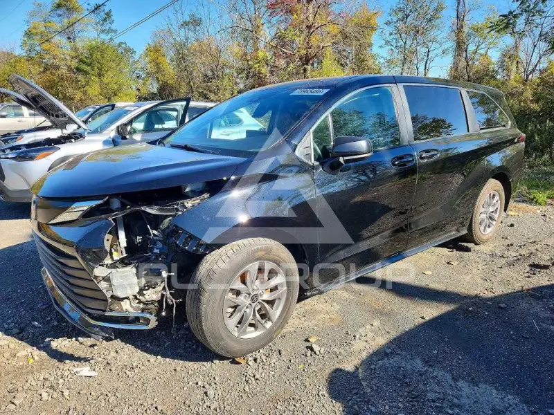 2024 Toyota SIENNA фото