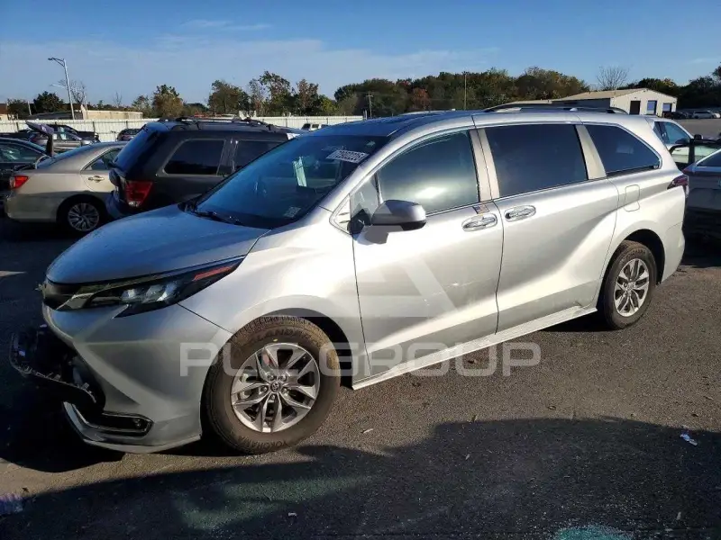 2024 Toyota SIENNA photo