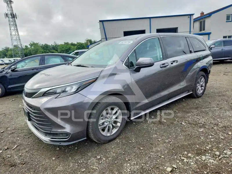 2024 Toyota SIENNA фото