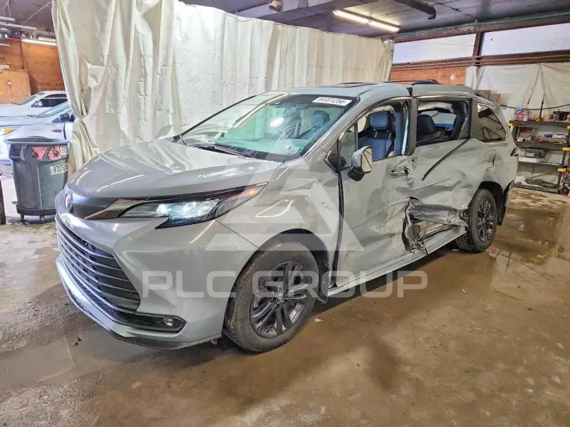 2024 Toyota SIENNA фото