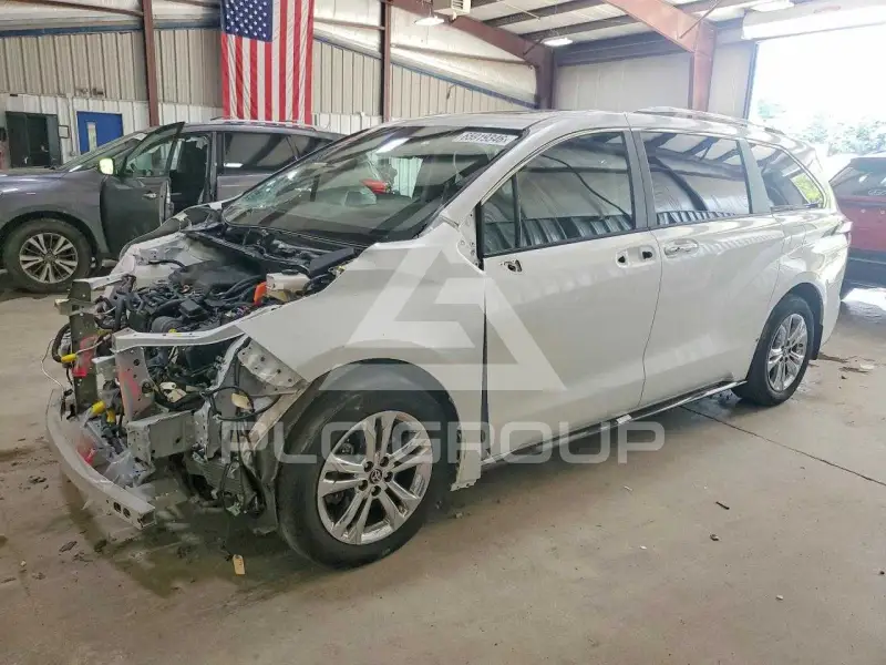 2024 Toyota SIENNA photo