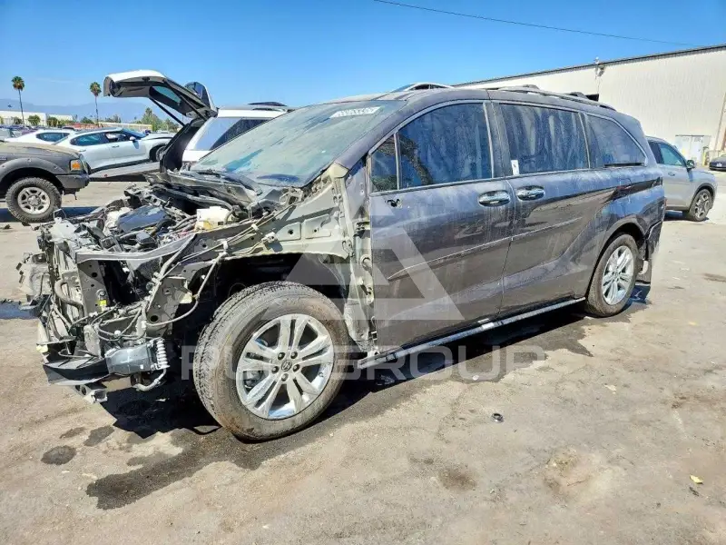 2024 Toyota SIENNA фото