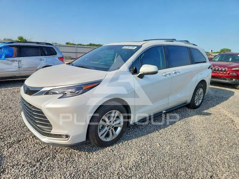 2024 Toyota SIENNA фото