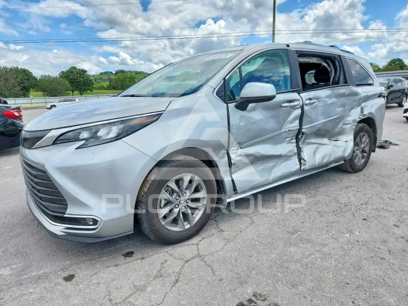 2024 Toyota SIENNA фото
