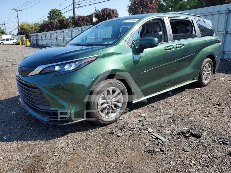 2024 Toyota SIENNA photo