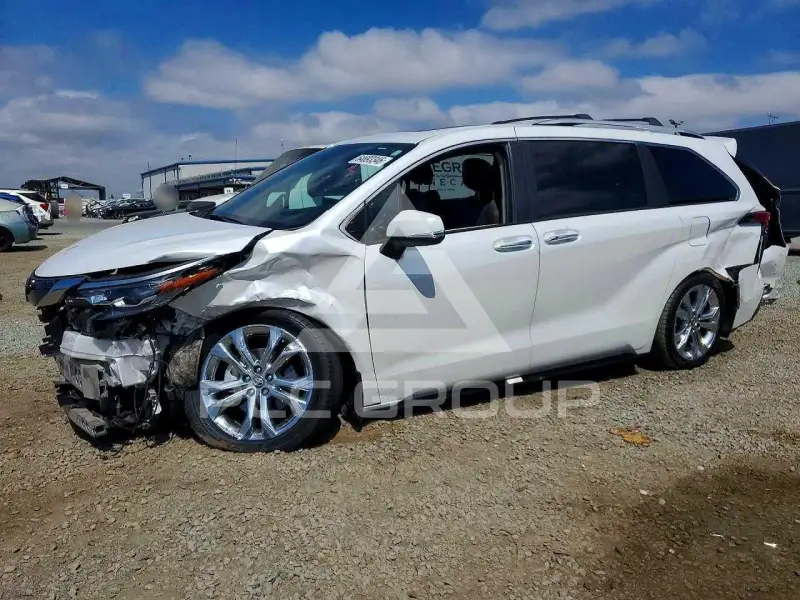 2024 Toyota SIENNA photo