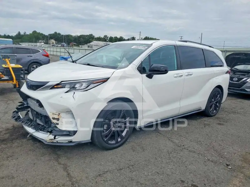 2024 Toyota SIENNA фото