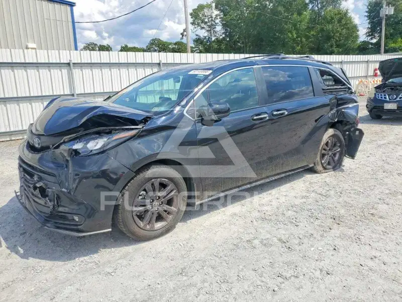 2024 Toyota SIENNA photo