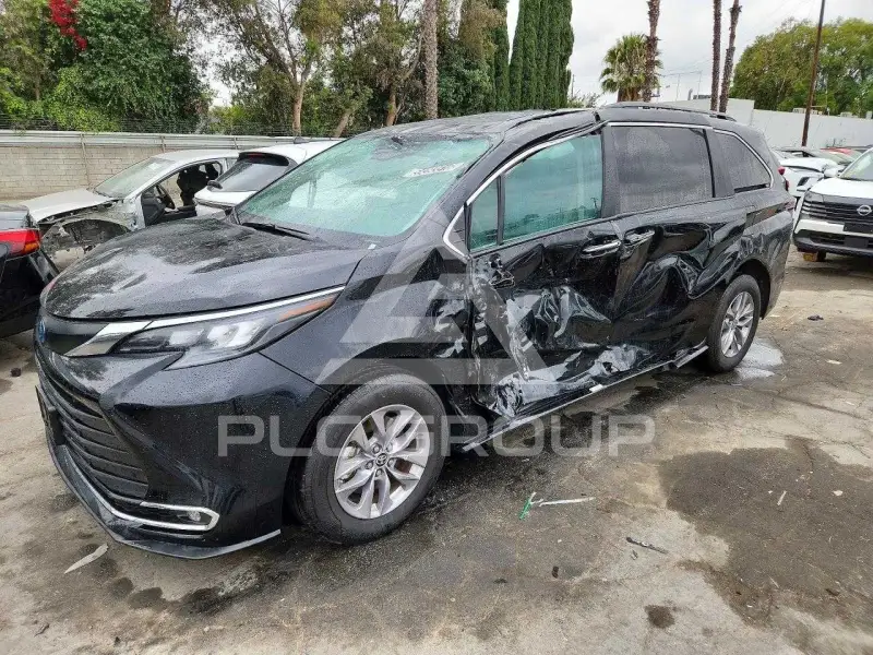 2024 Toyota SIENNA фото