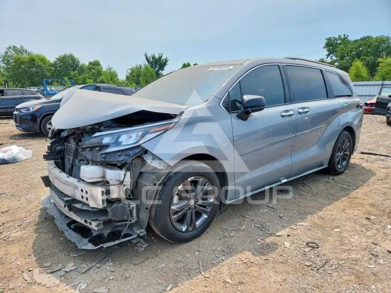 2024 Toyota SIENNA фото