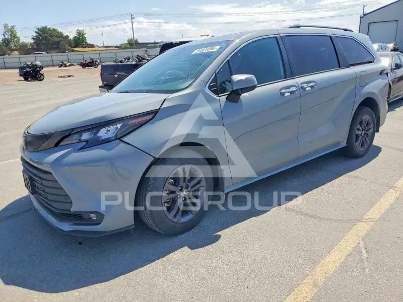 2024 Toyota SIENNA photo