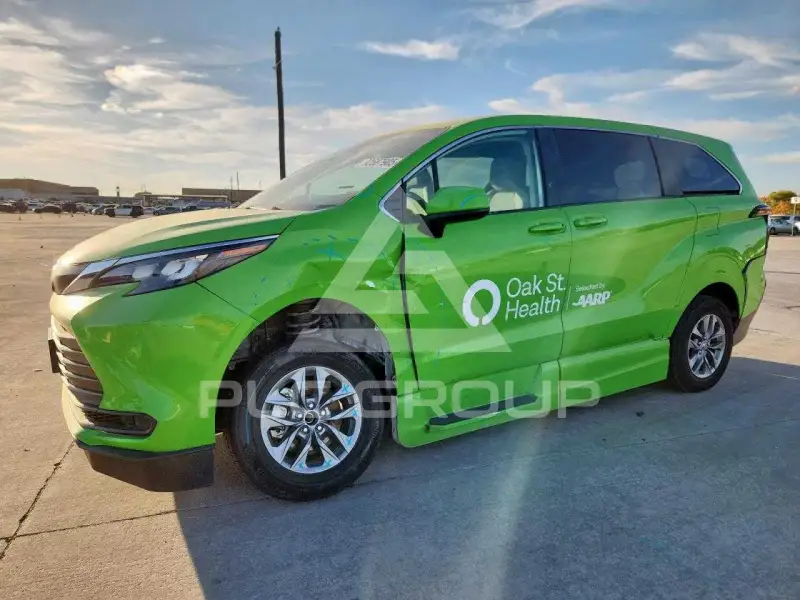2024 Toyota SIENNA photo