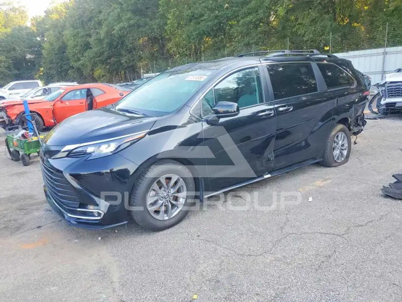 2024 Toyota SIENNA photo