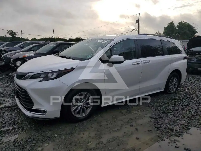 2024 Toyota SIENNA photo