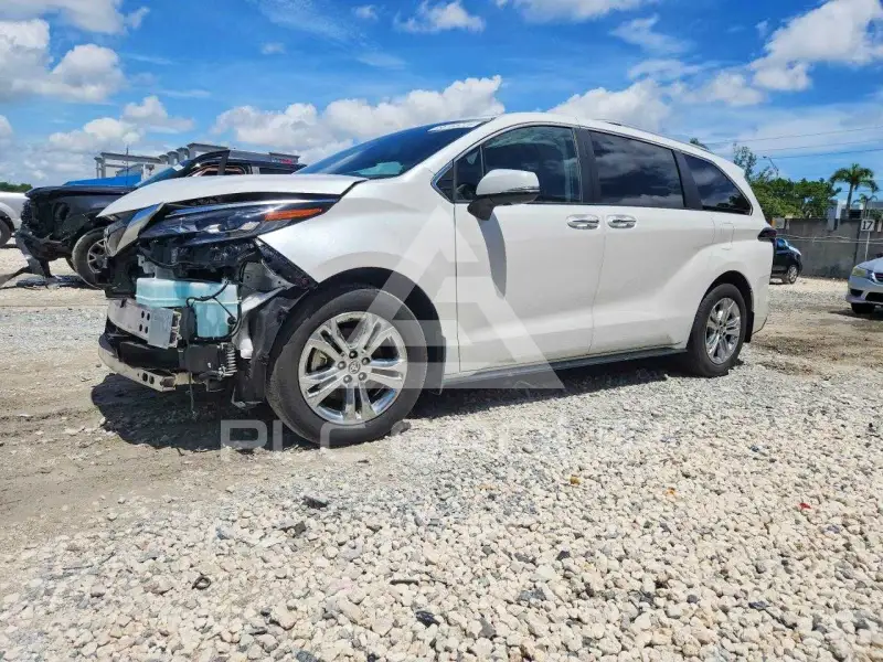 2024 Toyota SIENNA photo