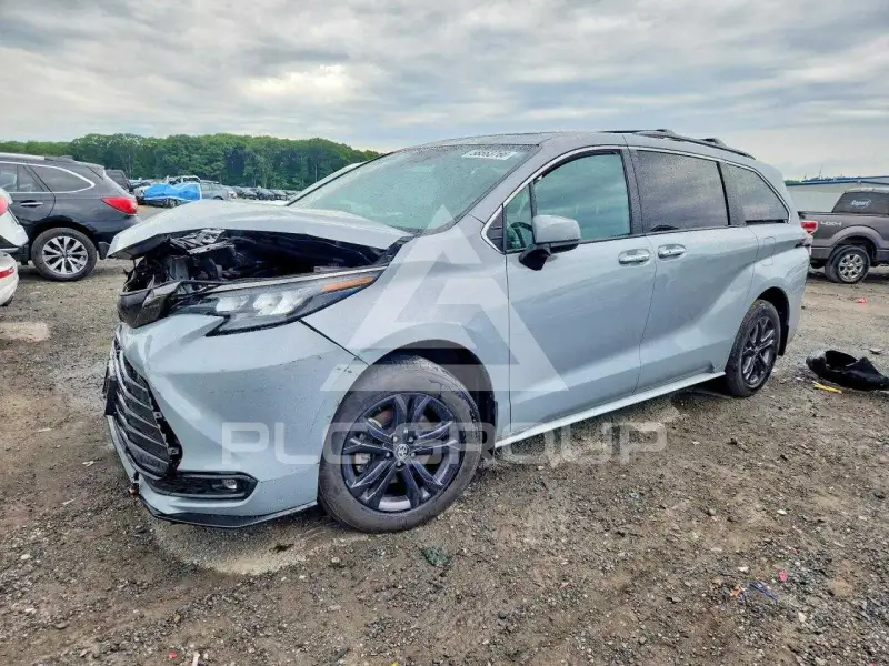 2024 Toyota SIENNA фото