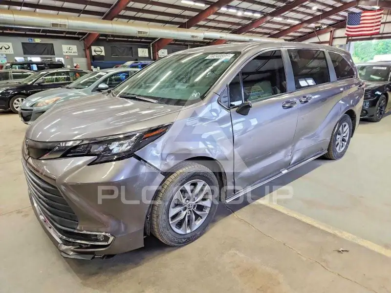 2024 Toyota SIENNA фото