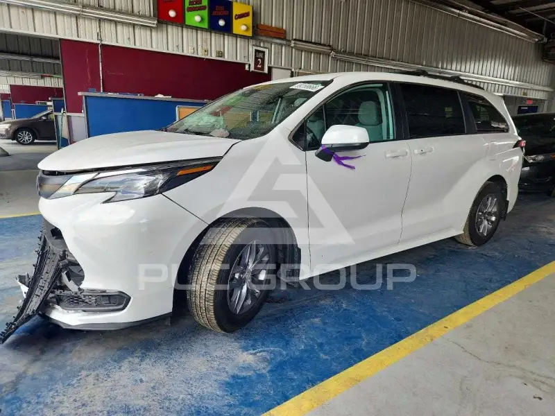 2024 Toyota SIENNA photo