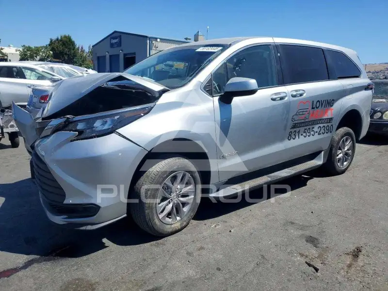 2024 Toyota SIENNA фото