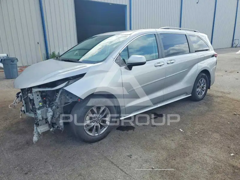 2024 Toyota SIENNA фото