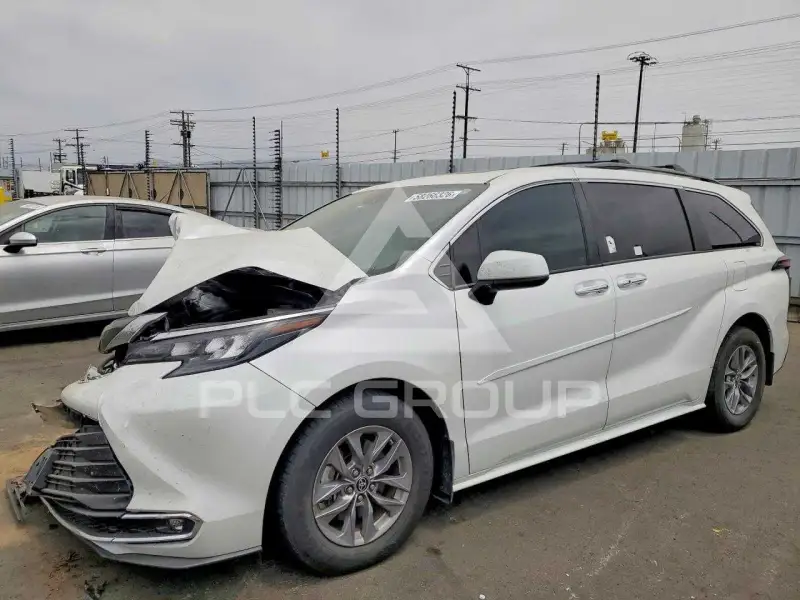 2024 Toyota SIENNA фото