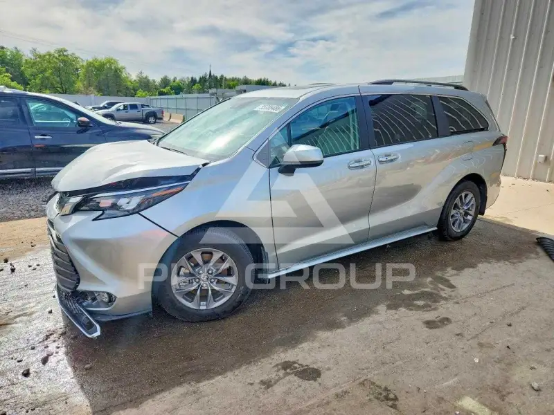 2024 Toyota SIENNA фото