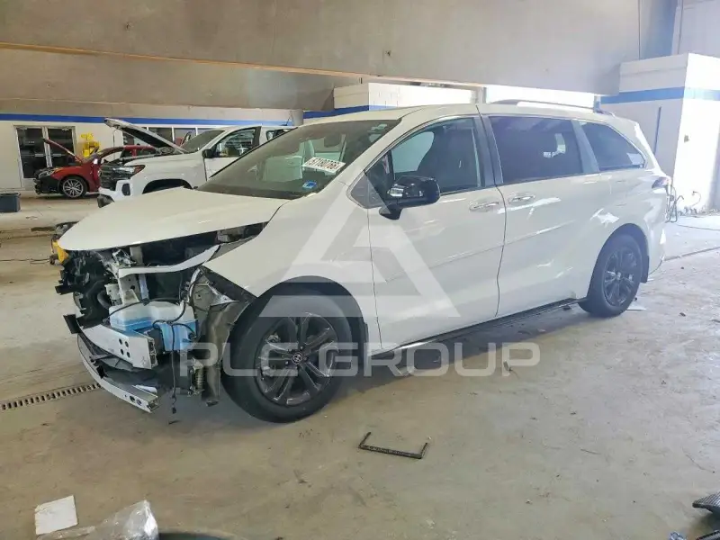 2024 Toyota SIENNA фото