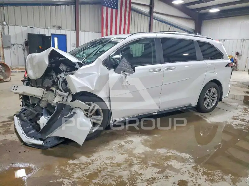 2024 Toyota SIENNA фото