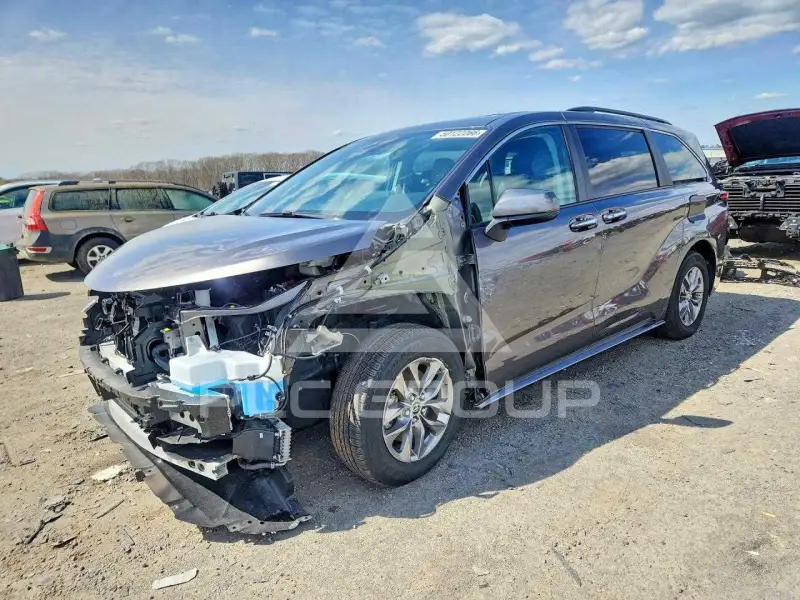 2024 Toyota SIENNA фото