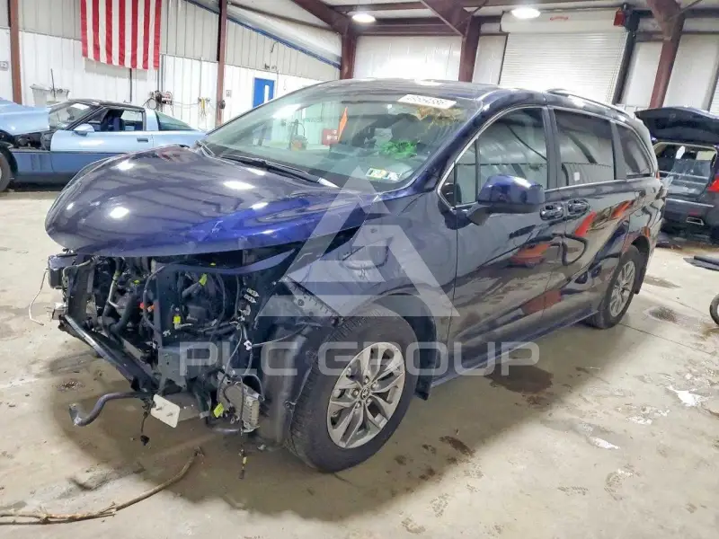 2024 Toyota SIENNA фото