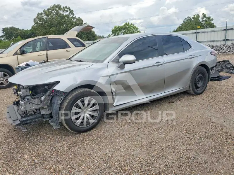 2024 Toyota CAMRY фото