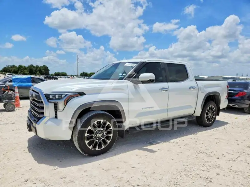 2024 Toyota TUNDRA фото