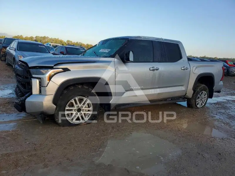 2024 Toyota TUNDRA фото