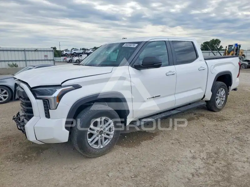 2024 Toyota TUNDRA фото