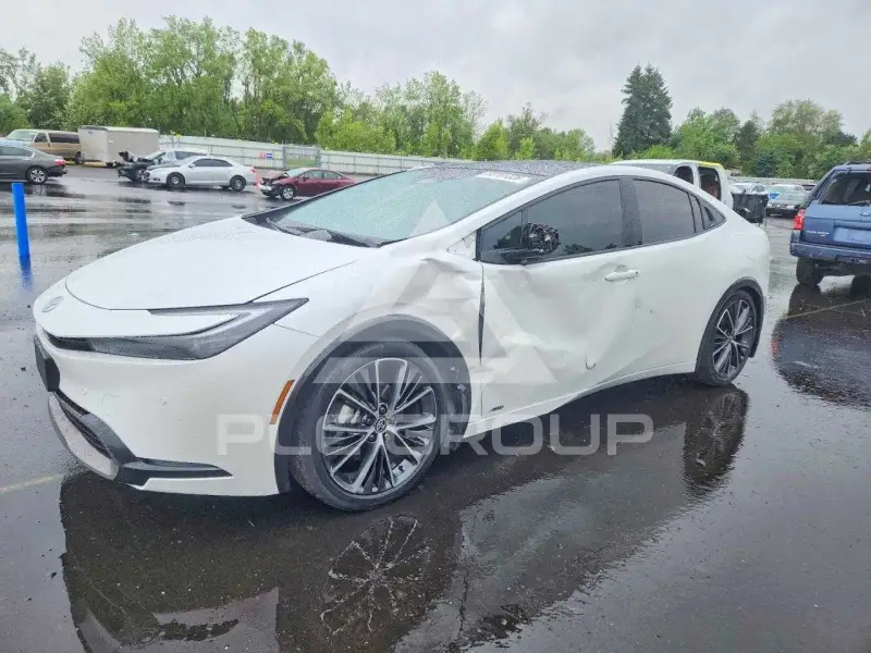 2024 Toyota PRIUS photo