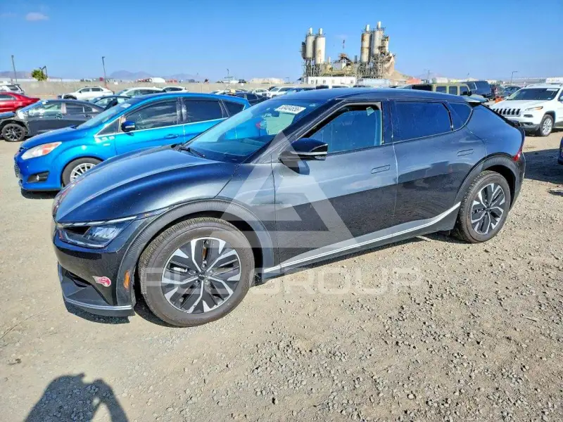 2024 KIA  фото