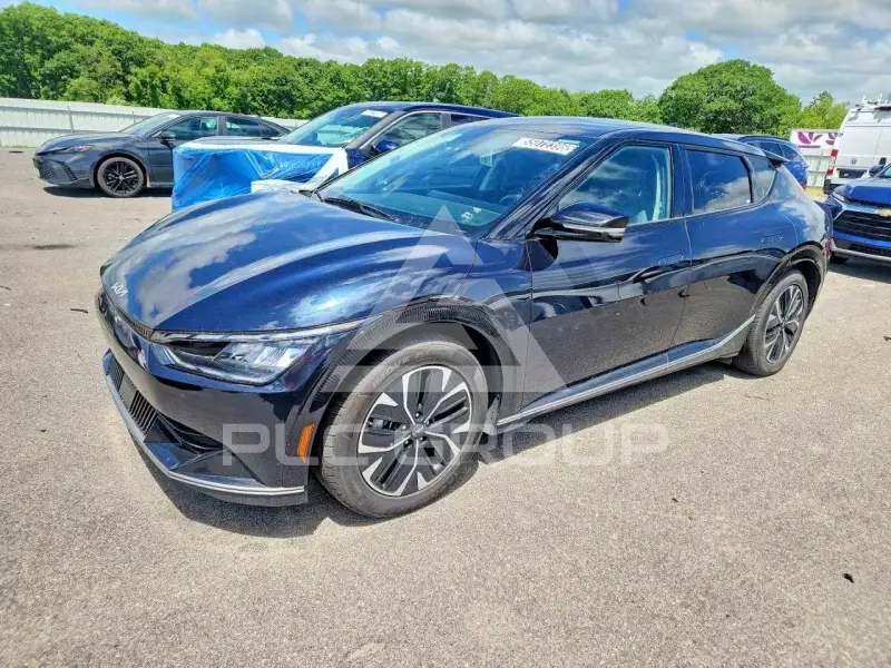 2024 KIA  фото