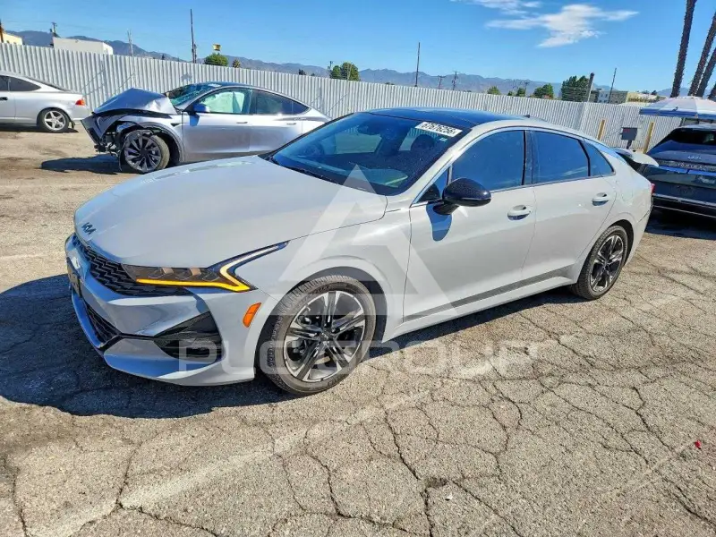 2024 KIA K5 photo